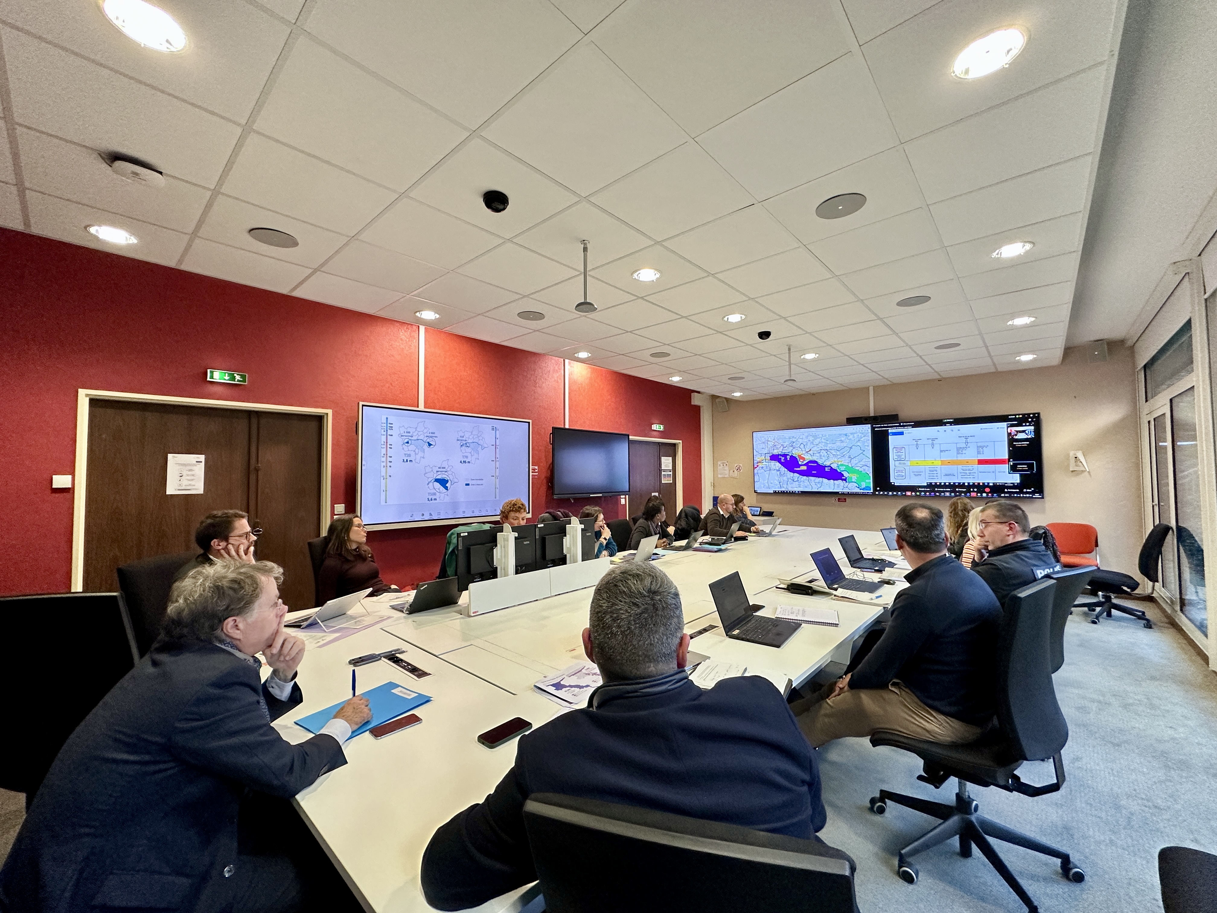 Salle de crise d'Orléans lors de l'exercice inondation de décembre 2024